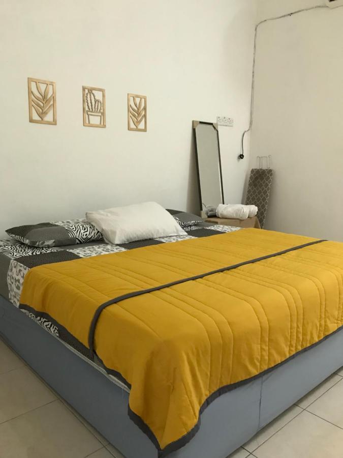 Solehah Homestay 세리 이스칸다르 외부 사진