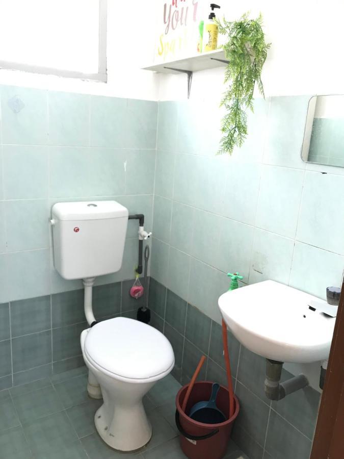 Solehah Homestay 세리 이스칸다르 외부 사진