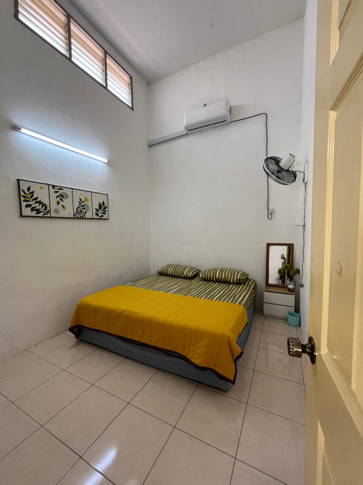 Solehah Homestay 세리 이스칸다르 외부 사진